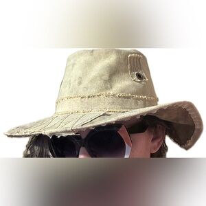 The real deal, fishing hat, size medium